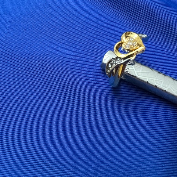 Beautiful Ring - Picture 3 of 5